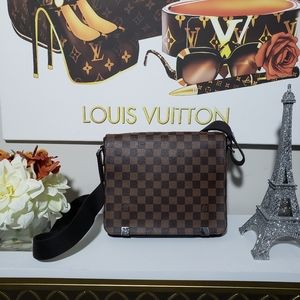 Louis Vuitton District PM NM